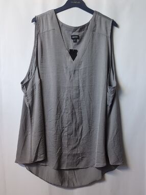 Torrid Frost Grey SL Hammrd Charm Tank Top